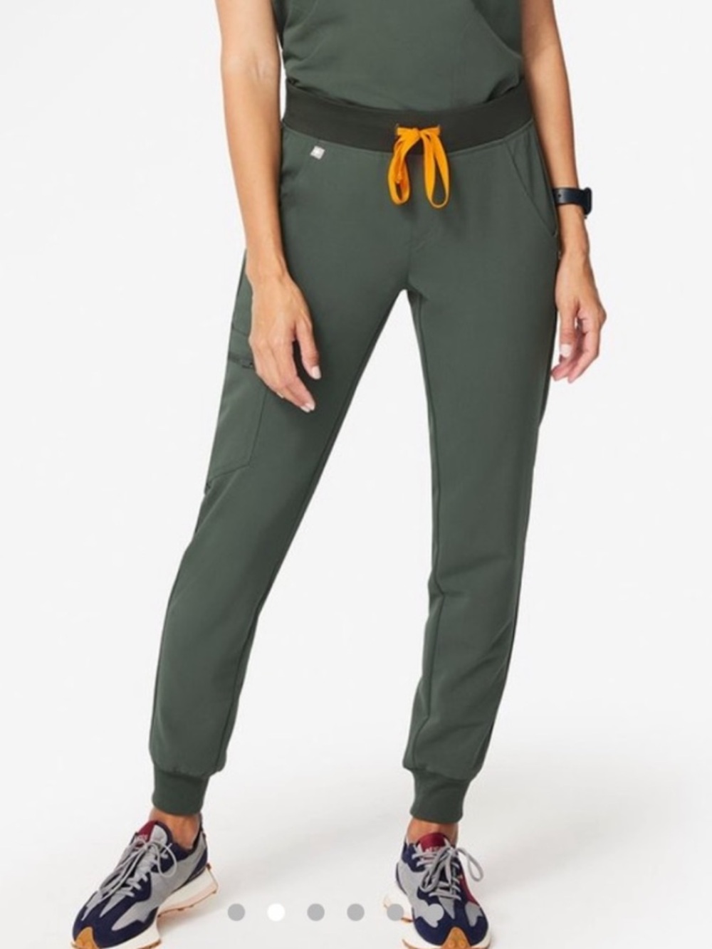 FIGS High-Waisted Zamora Jogger/One Pocket Scrub Top - Picture 3 of 11